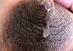 ソファの上の若いカップル エロ 動画 女性 向け 無 修正