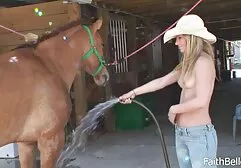 感謝の女性からの贈り物としてのセックス エロ 動画 女 教師