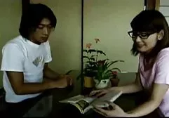 美しい黒人男性と情熱的な若いブルネットジンクス迷路の妹 女の子 えろ 動画