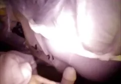 海岸では、女の子はパンツの二つのペアにキックします 女 同士 エロ 動画