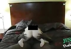 若い、熱い黒人女性は大きなコックを吸うと彼女の気難しいと彼女の兄の上に曲がります おんな の えろ どう が