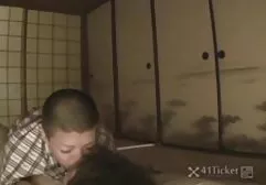 日本の女の子の甘いスタイルと目を引く髪に彼らの猫は、厚いディルドでお互いをクソ 女性 用 えろ 動画