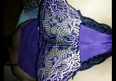 茶色の髪の女の子の背中に見事なタトゥー、彼女はそれを見せるのが好きなので、彼女は甲殻類だけで性交する エロ 動画 女 教師
