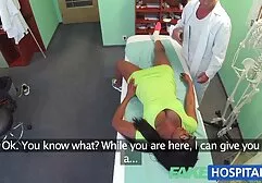 幅Alyssiaケントは、テーブルの上にリラックスして、マッサージ師を性交 エロ 女 教師 動画