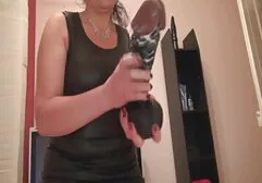 セックスインストラクターとリア追加のクラスの二人の女の子は、顔に猫で座っている一人と陰茎の上に座っている他の人にそれを固定します。 教師は同時に二人の学生と協力し、両方が唯一のクレジットを持つことになります エロ 動画 女 教師